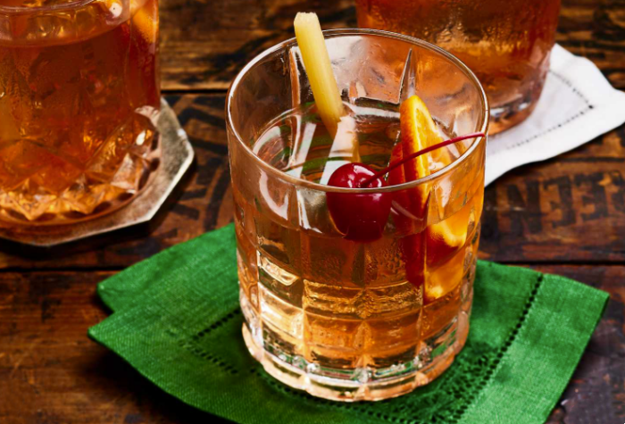 古典鸡尾酒Old-Fashioned：一杯装在岩石杯里的威士忌时光-酒乐会