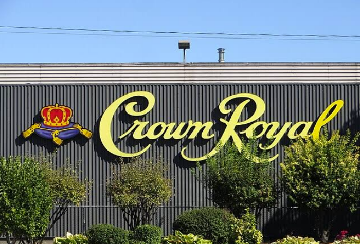 皇冠Crown Royal：从王室酒杯到人间烟火-酒乐会